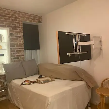 Апартаменты Comfy Little In The Center Of