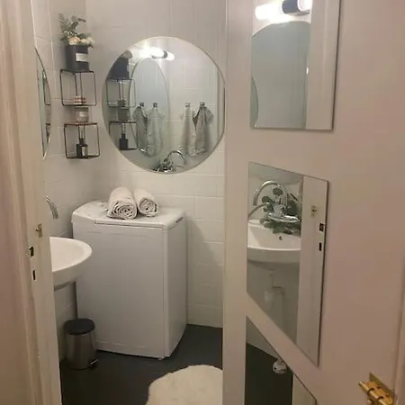 Апартаменты Comfy Little In The Center Of *