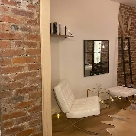 Comfy Little In The Center Of *